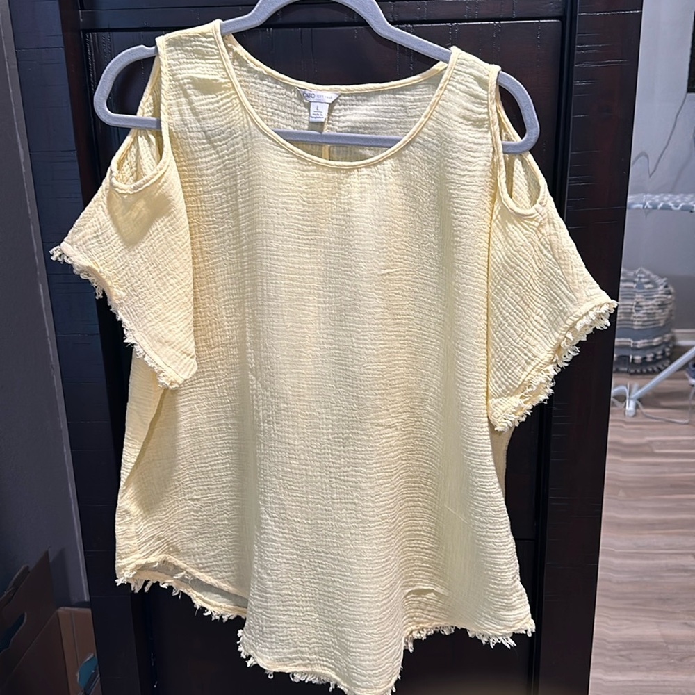 Ladies L Cold shoulder top